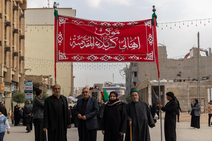 تقرير مصور/ مشاركة واسعة بتشييع رمزي لنعش السيدة أم البنين (عليها السلام) في كربلاء