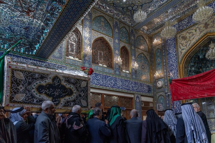 تقرير مصور/ مشاركة واسعة بتشييع رمزي لنعش السيدة أم البنين (عليها السلام) في كربلاء