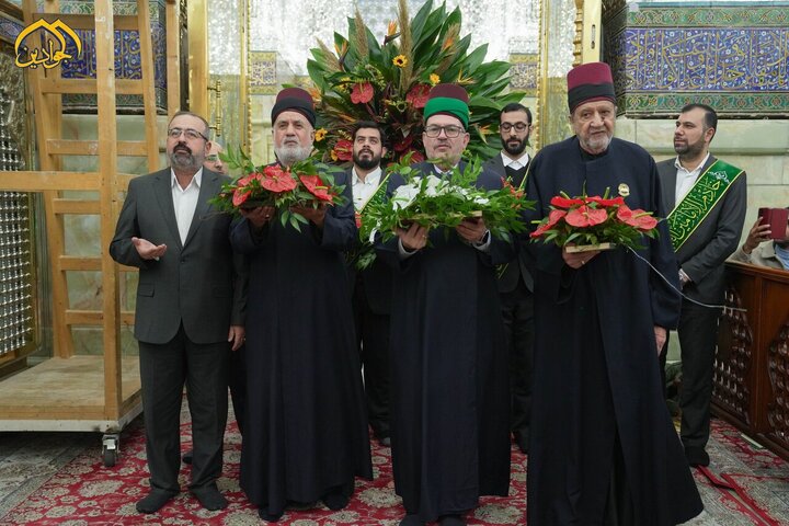 Informe fotográfico | El Santuario Sagrado de los Imames al-Yawadain se adorna con flores por la próxima natividad de la santísima dama Fátima al-Zahra (la paz sea con ella)
