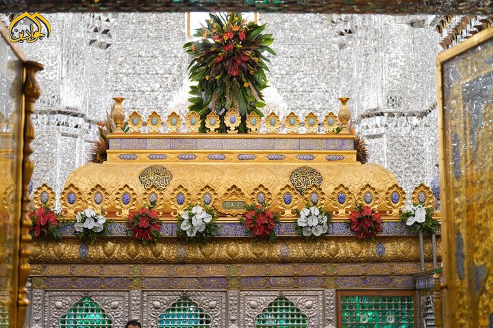 Informe fotográfico | El Santuario Sagrado de los Imames al-Yawadain se adorna con flores por la próxima natividad de la santísima dama Fátima al-Zahra (la paz sea con ella)