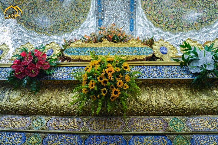 Informe fotográfico | El Santuario Sagrado de los Imames al-Yawadain se adorna con flores por la próxima natividad de la santísima dama Fátima al-Zahra (la paz sea con ella)
