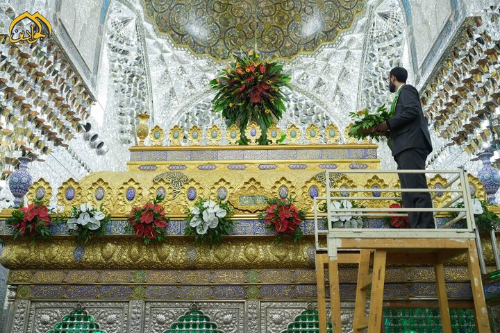 Informe fotográfico | El Santuario Sagrado de los Imames al-Yawadain se adorna con flores por la próxima natividad de la santísima dama Fátima al-Zahra (la paz sea con ella)