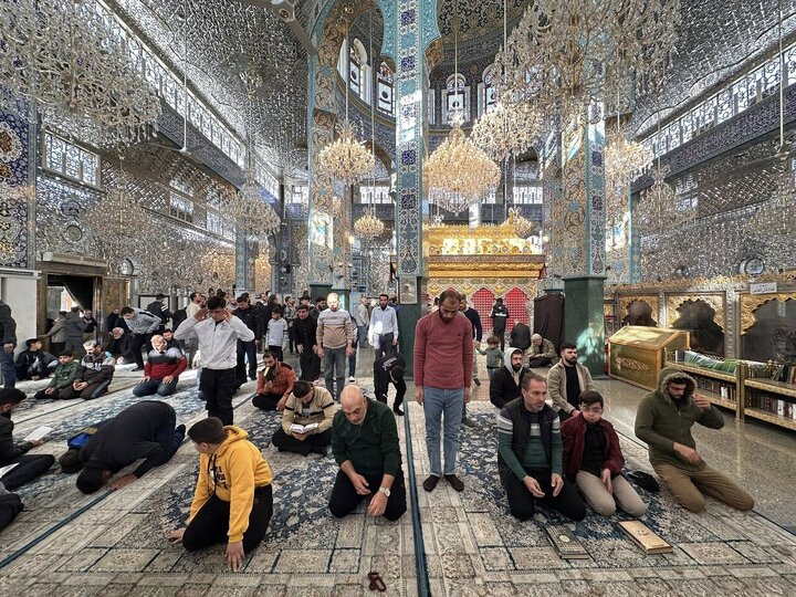 Informe fotográfico | El Santuario de Lady Zainab abarrotado de peregrinos el pasado viernes