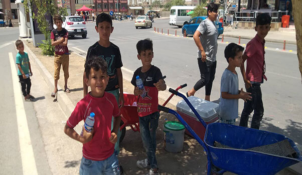 Firîşteyên ku ji rastî û xweşiya temenê xwe hatine bêparkirin: Zarokên karker