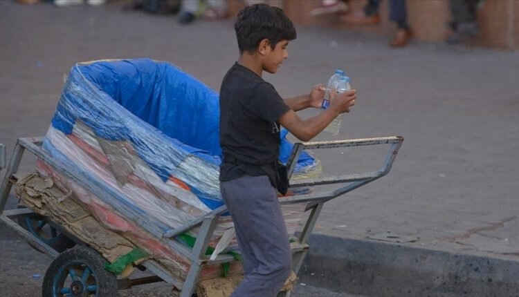 Firîşteyên ku ji rastî û xweşiya temenê xwe hatine bêparkirin: Zarokên karker