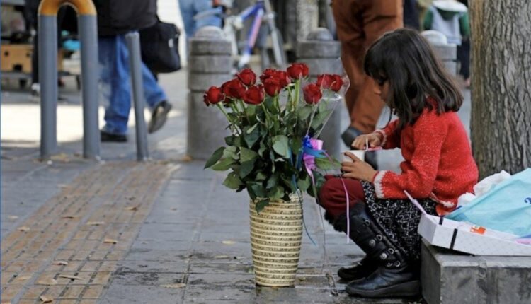 Firîşteyên ku ji rastî û xweşiya temenê xwe hatine bêparkirin: Zarokên karker