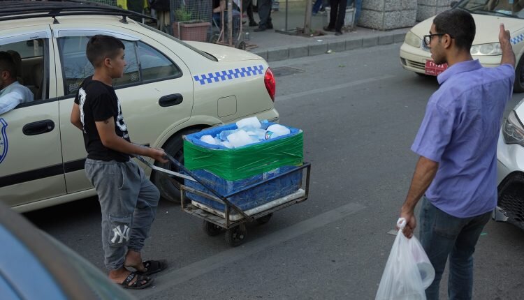 Firîşteyên ku ji rastî û xweşiya temenê xwe hatine bêparkirin: Zarokên karker