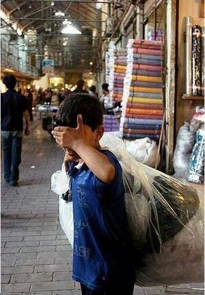 Firîşteyên ku ji rastî û xweşiya temenê xwe hatine bêparkirin: Zarokên karker