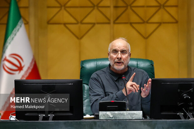 سەرۆکی پەرلەمانی ئێران هۆشداریی بە وڵاتانی دراوسێ دا