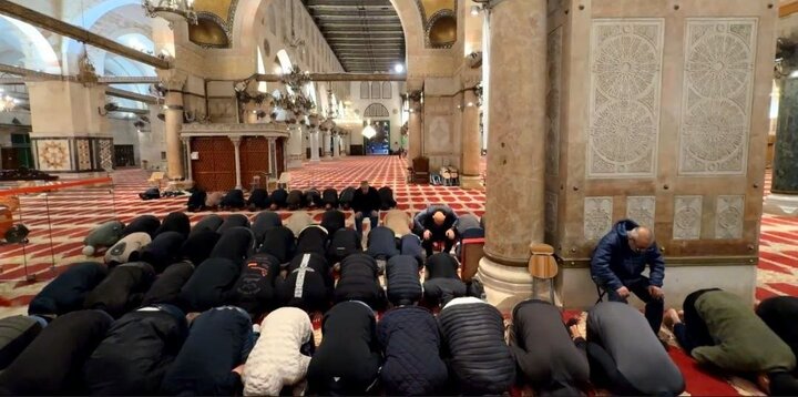 صلاة المغرب في المصلى القبلي بالمسجد الأقصى المبارك