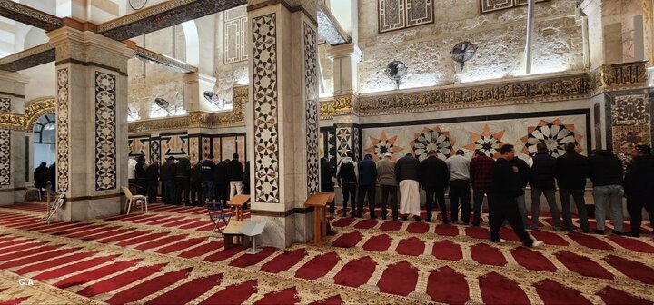 صلاة المغرب في المصلى القبلي بالمسجد الأقصى المبارك