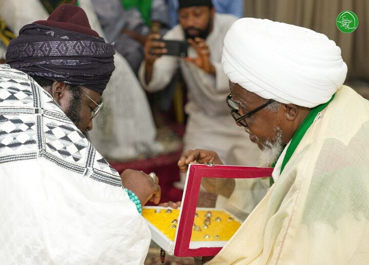 تقرير مصور/ الشيخ الزكزكي يستقبل أعيان بعض المدن النيجيرية في مقر إقامته بالعاصمة أبوجا