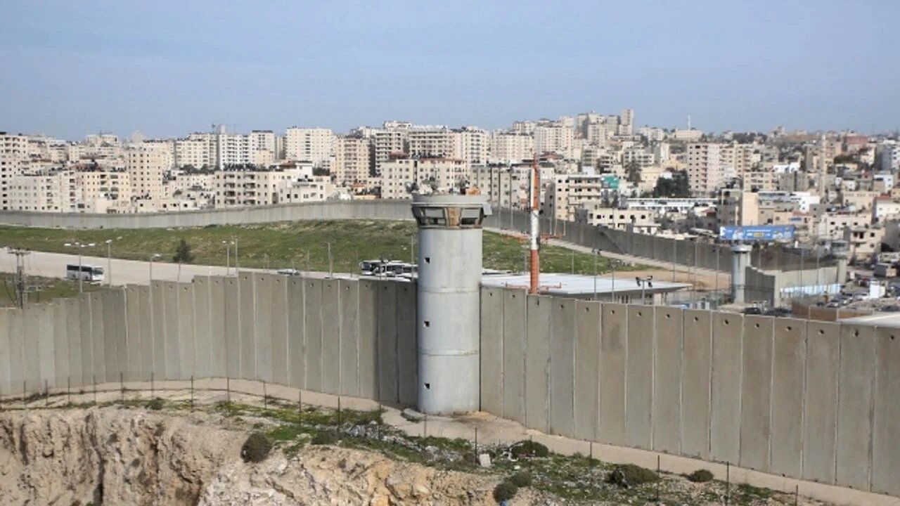 İşgalci İsrail, Batı Şeria'dan geçecek şekilde Ürdün sınırına duvar örüyor