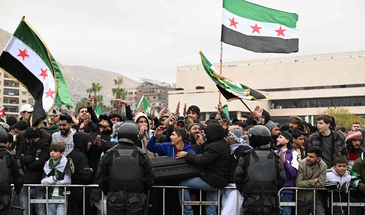 Pada Peringatan Jatuhnya Pemerintahan Bashar Assad, Julani Berjanji Bangun Kembali “Suriah yang Kuat