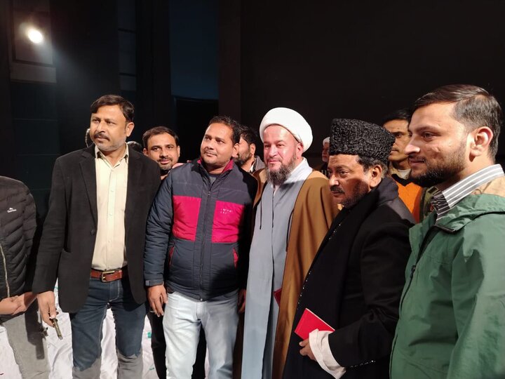 تقرير مصور/ إقامة مؤتمر تحت عنوان “يوم الحسين (عليه السلام)” في مدينة كَانبور الهندية