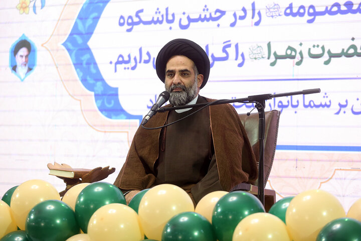 Photos: Honoring female servants of Hazrat Masoumeh holy shrine, their wives