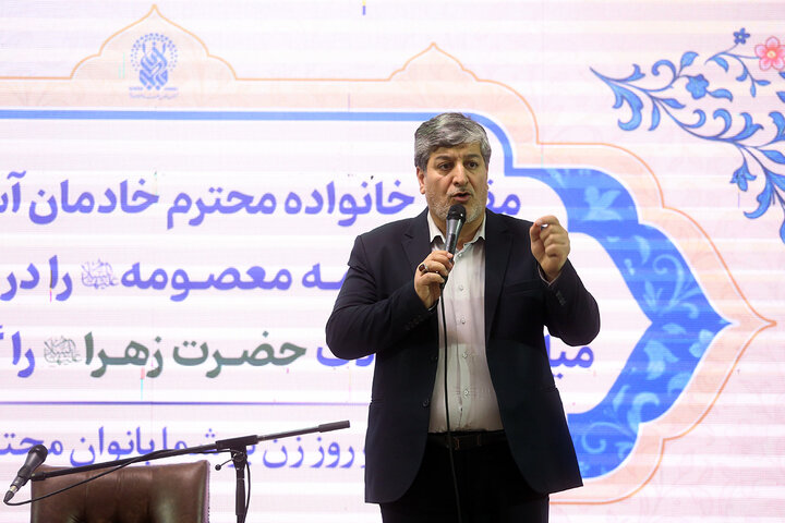 Photos: Honoring female servants of Hazrat Masoumeh holy shrine, their wives