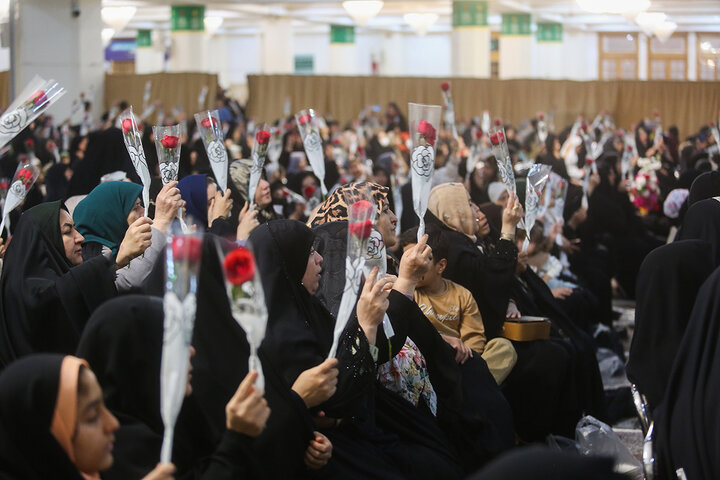 Photos: Honoring female servants of Hazrat Masoumeh holy shrine, their wives