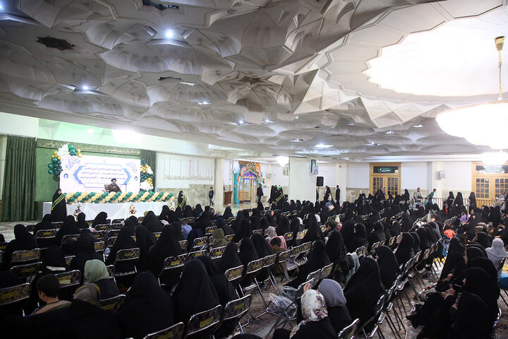 Photos: Honoring female servants of Hazrat Masoumeh holy shrine, their wives