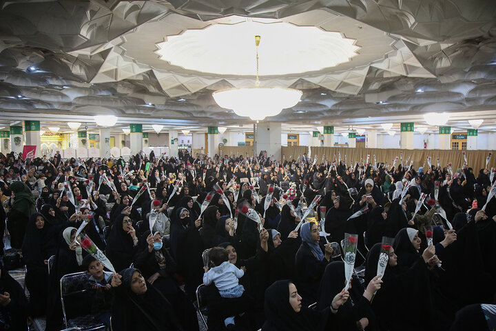 Photos: Honoring female servants of Hazrat Masoumeh holy shrine, their wives
