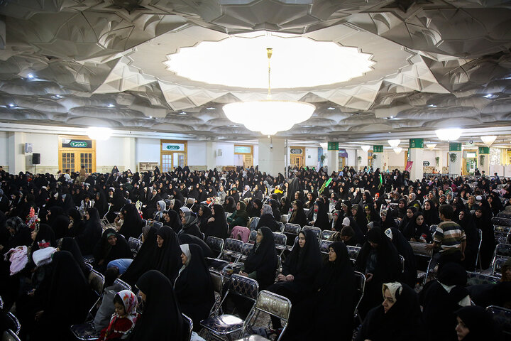 Photos: Honoring female servants of Hazrat Masoumeh holy shrine, their wives