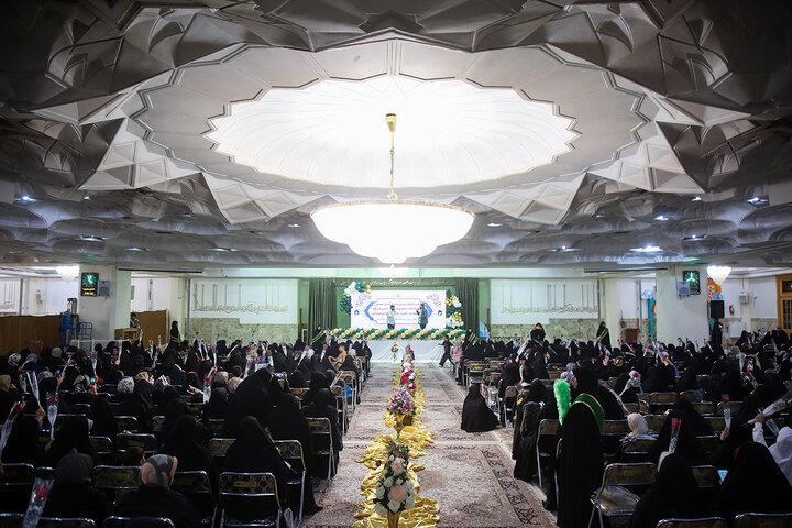 Photos: Honoring female servants of Hazrat Masoumeh holy shrine, their wives