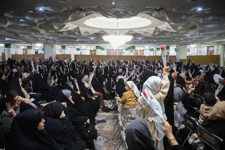 Photos: Honoring female servants of Hazrat Masoumeh holy shrine, their wives