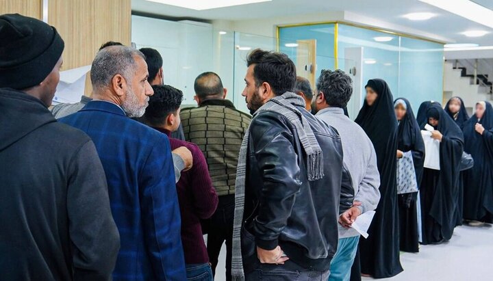 تقرير مصور/ مستشفى الإمام زين العابدين(ع) للعتبة الحسينية يواصل تقديم خدماته ضمن مبادرة كوثر العصمة المخفضة