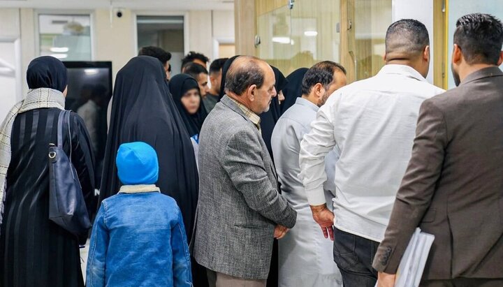 تقرير مصور/ مستشفى الإمام زين العابدين(ع) للعتبة الحسينية يواصل تقديم خدماته ضمن مبادرة كوثر العصمة المخفضة