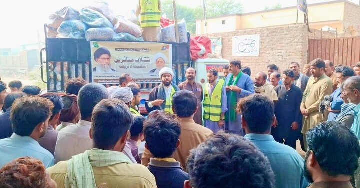تقرير مصور/ توزيع البطانيات الدافئة على 4,000 أسرة متضررة من الفيضانات برعاية رجل دين شيعي في باكستان