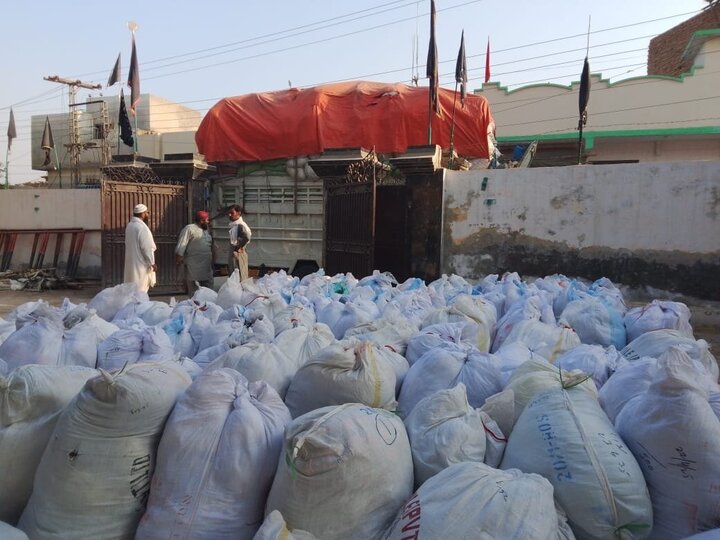 تقرير مصور/ توزيع البطانيات الدافئة على 4,000 أسرة متضررة من الفيضانات برعاية رجل دين شيعي في باكستان