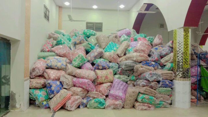 تقرير مصور/ توزيع البطانيات الدافئة على 4,000 أسرة متضررة من الفيضانات برعاية رجل دين شيعي في باكستان