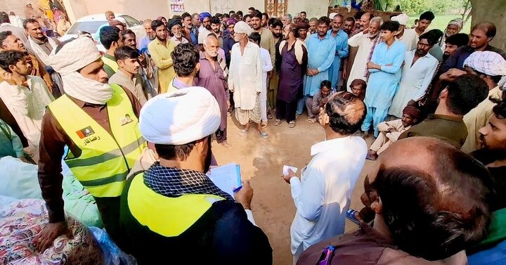 تقرير مصور/ توزيع البطانيات الدافئة على 4,000 أسرة متضررة من الفيضانات برعاية رجل دين شيعي في باكستان