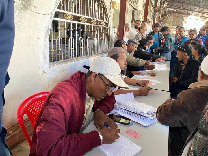 လမ်းပြသူဗဟို၊မြန်မာ လူမှုအကျိုးပြုအသင်းအဖွဲ့ကြီး နှင့် ဟင်ဒွစ်သာနီဗလီဂေါပက အဖွဲ့ပူးပေါင်း၍ မှတ်ပုံတင် အသစ်/အပျောက်/အလဲ နှင့် စမတ်ကဒ်ကိစ္စများဆောင်ရွက်ပေး ။ ။ Photos