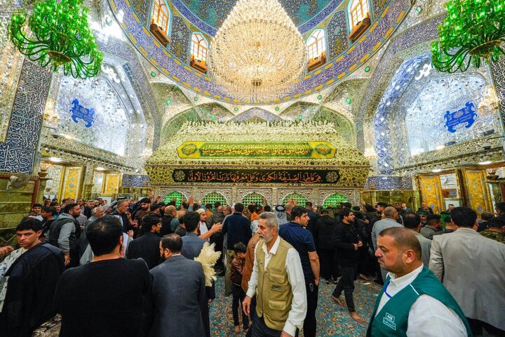 Informe fotográfico | Decoraciones florales iluminan el Santuario de Amir al-Mu'minin, Imam Ali (PB) en el aniversario del nacimiento de la Excelencia Fátima al-Zahra (PB)