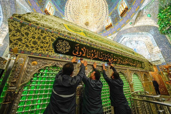 Informe fotográfico | Decoraciones florales iluminan el Santuario de Amir al-Mu'minin, Imam Ali (PB) en el aniversario del nacimiento de la Excelencia Fátima al-Zahra (PB)