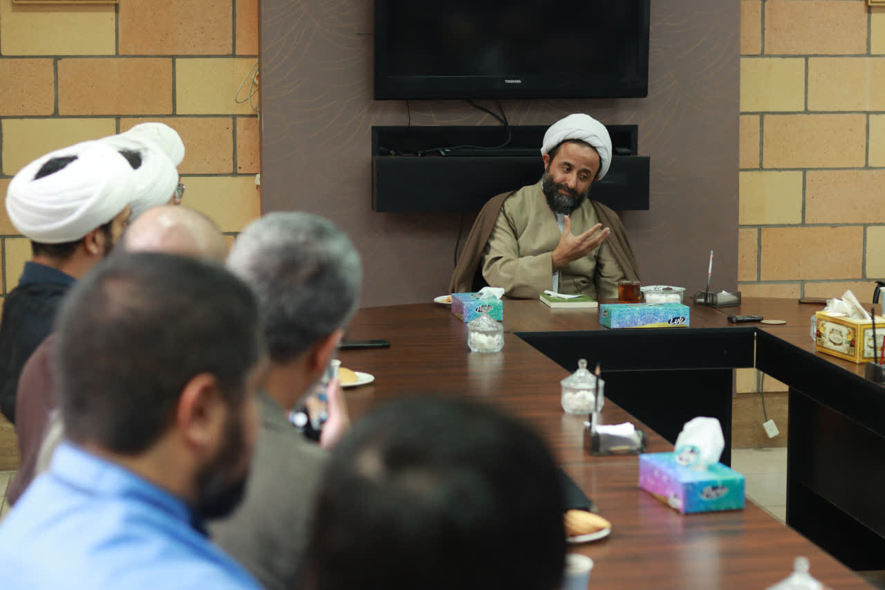 در منطق امام(ره)، جامعهسازی بدون خودسازی مردود است/ امام خمینی(ره) امتدادیترین ذهن دوران معاصر را داشت