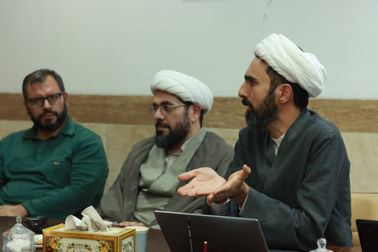 در منطق امام(ره)، جامعه‌سازی بدون خودسازی مردود است/ امام خمینی(ره) امتدادی‌ترین ذهن دوران معاصر را داشت