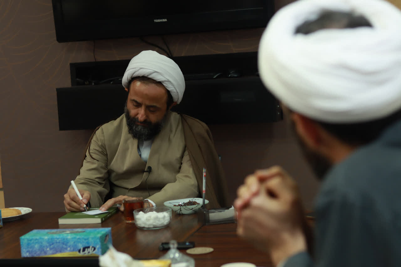 در منطق امام(ره)، جامعه‌سازی بدون خودسازی مردود است/ امام خمینی(ره) امتدادی‌ترین ذهن دوران معاصر را داشت