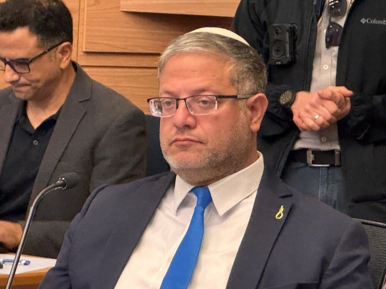 Criminal Ben Gvir appears wearing a noose pin during death penalty hearing