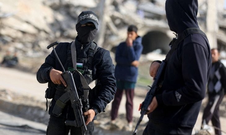 حماس آماده آتش‌بس و کناره‌گیری از قدرت است/ امانت دادن سلاح‌های سنگین به یک حزب فلسطینی!