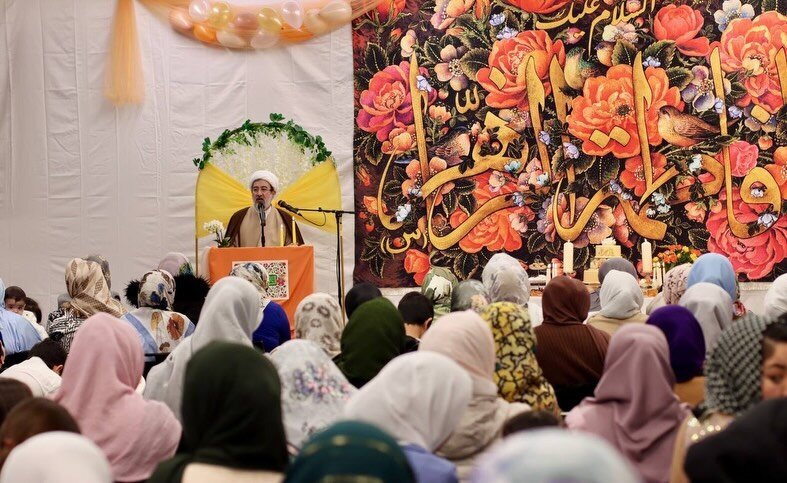 Wêneyên |ku merasima roja jidayikbûna Hz  Fatima Zehra (s.x) li navenda îslamî ya Îmam Elî (s.x) li Otrîşê(Austria) tê lidarxistin.