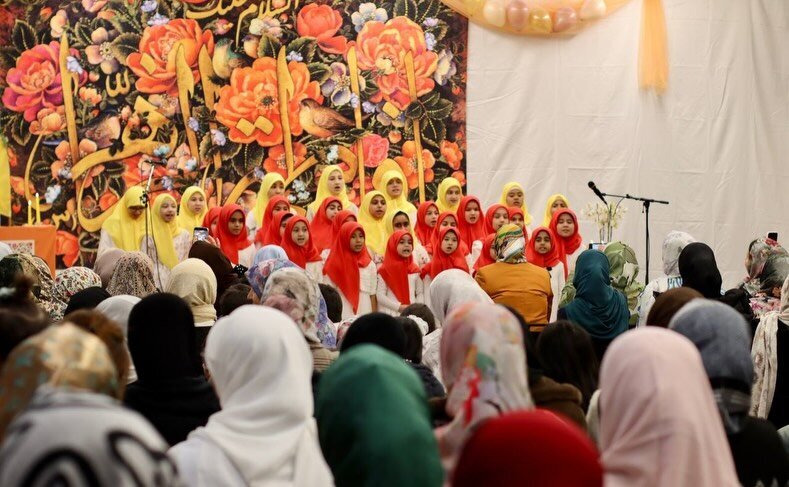 Wêneyên |ku merasima roja jidayikbûna Hz Fatima Zehra (s.x) li navenda îslamî ya Îmam Elî (s.x) li Otrîşê(Austria )Austria tê lidarxistin.