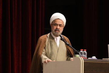 علم زمینه‌ساز است و دعا شفا می‌آورد