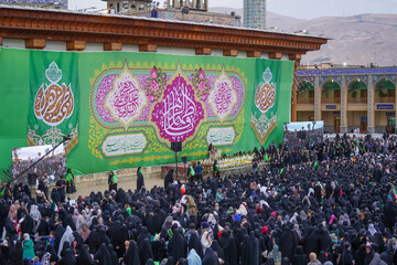 সচিত্র সংবাদ: হযরত শাহ চেরাগ (আ.)-এর মাজারে নারীদের অসাধারণ সমাবেশ।