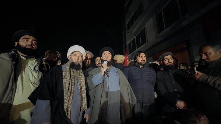 تقرير مصور/ مظاهرات سلمية حاشدة تطالب بالإفراج عن الشباب الشيعة في غلغت-بلتستان الباكستانية