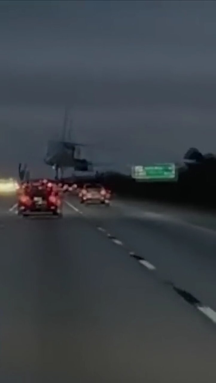 Video | Banggaan ng isang Poker na Eroplano at Sasakyan sa Highway sa US