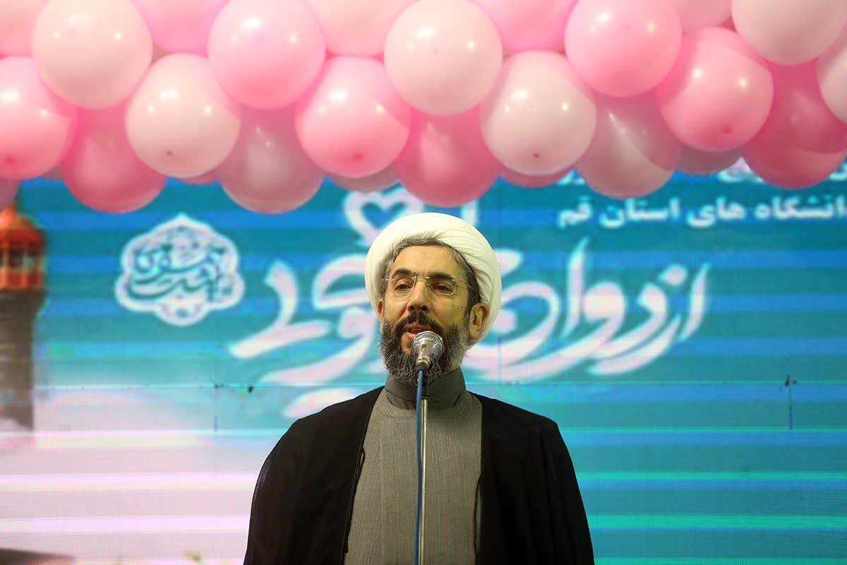 جشن ازدواج ۷۳۰ زوج دانشجو در حرم مطهر بانوی کرامت + عکس