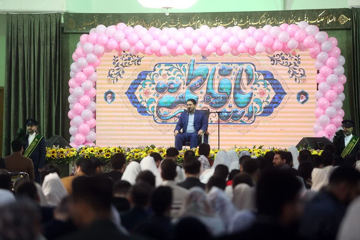 جشن ازدواج ۷۳۰ زوج دانشجو در حرم مطهر بانوی کرامت + عکس