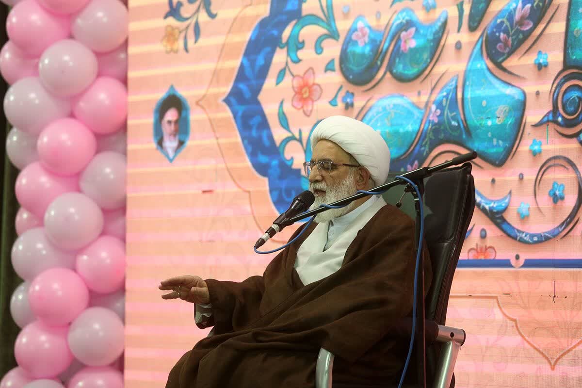 جشن ازدواج ۷۳۰ زوج دانشجو در حرم مطهر بانوی کرامت + عکس